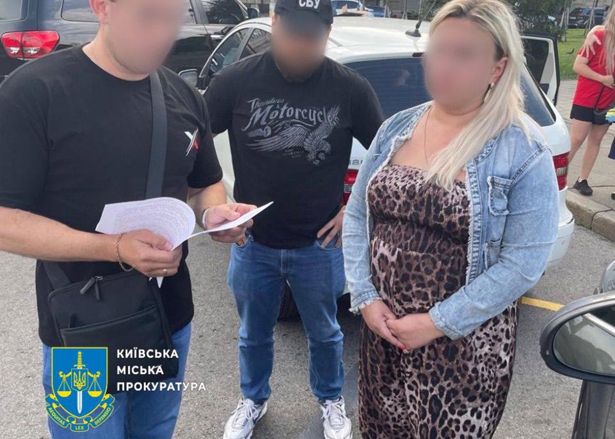 На хабарі викрили посадовицю КМДА та директора столичного ринку