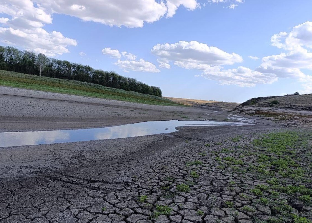Поблизу Маріуполя повністю обміліло водосховище