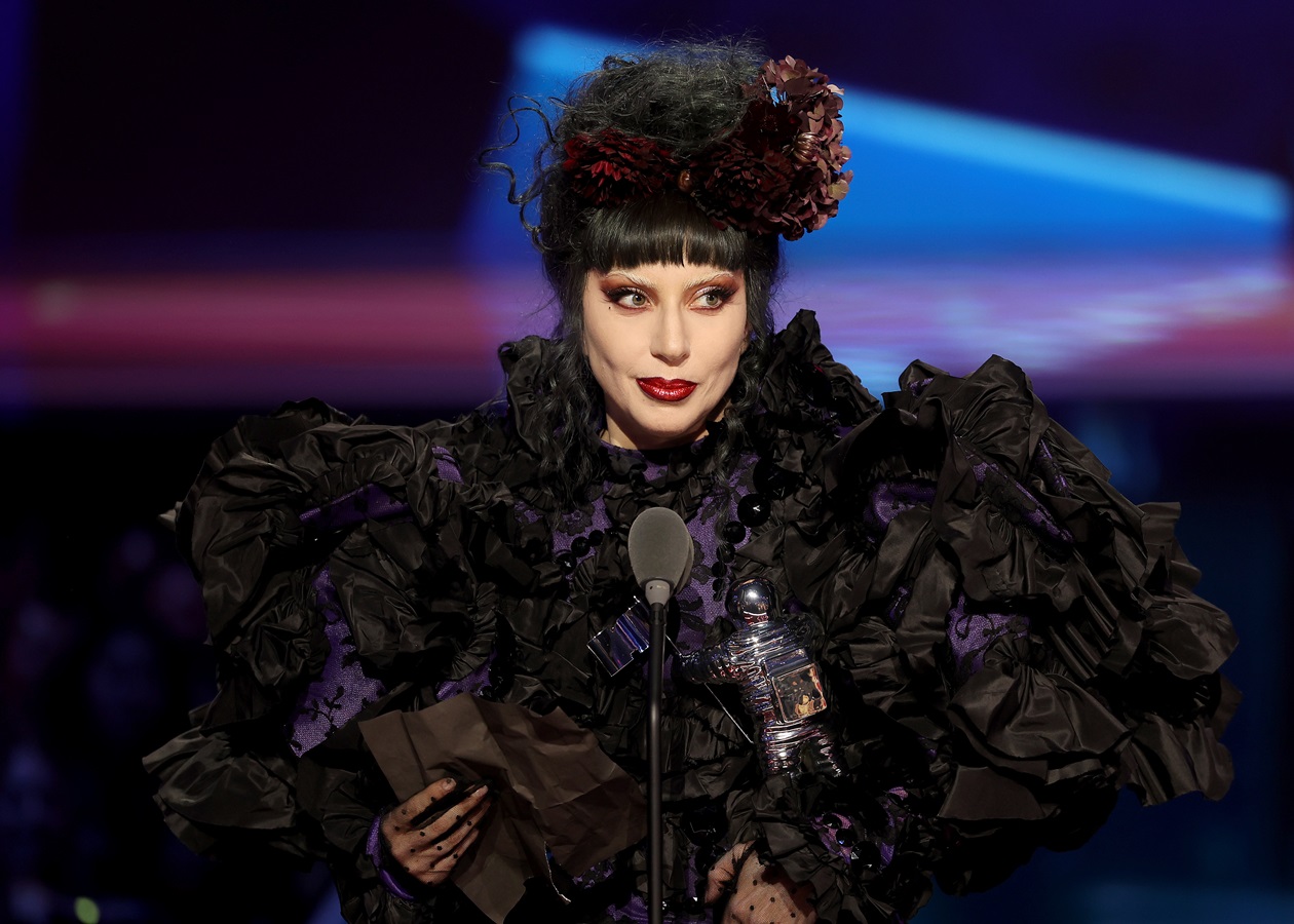 Apple Music оголосив топ-поппісень 2025: Леді Гага очолила рейтинг