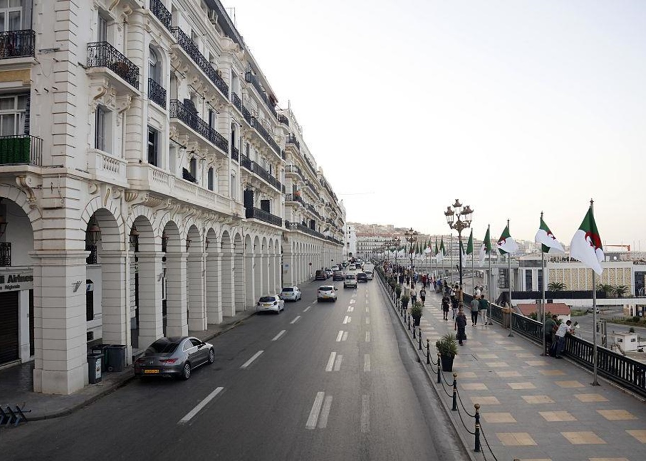 Алжир вимагає у Франції репарації "за злочини колоніалізму"