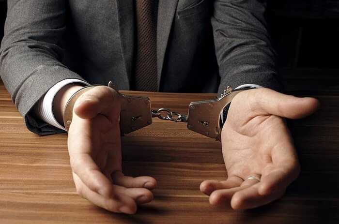 У Чехії затримали депутата з Прикарпаття, якого підозрюють у привласненні 2,5 мільйона із зарплатного фонду вчителів