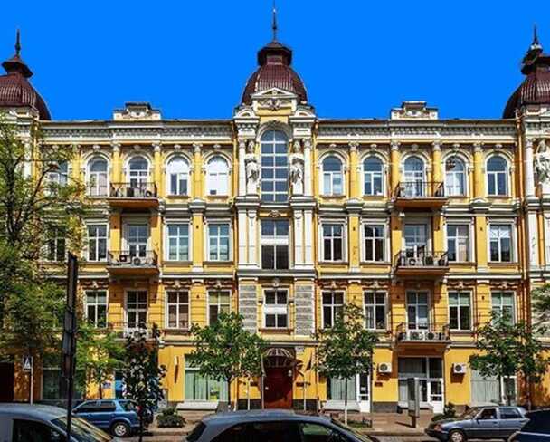 Скандал довкола оборонних закупівель: AKM GROUP‑CZ програє суд через статтю про гвинтівки та арешт 39 мільйонів доларів