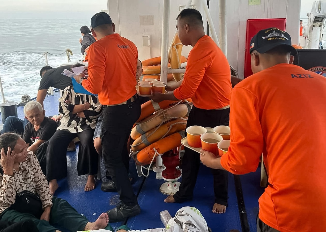 Біля Філіппін затонув пором, на борту якого були сотні людей