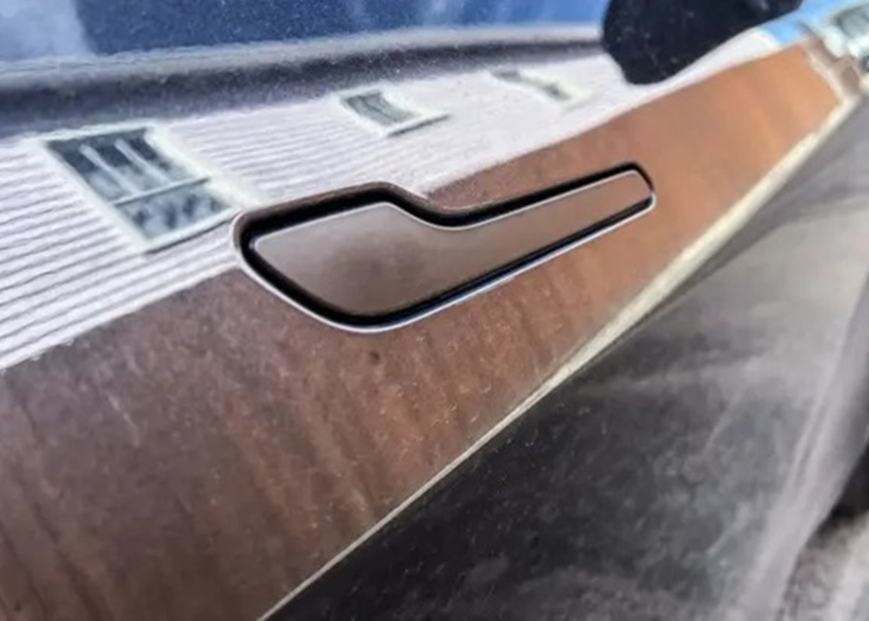 Китай затвердив заборону висувних дверних ручок у електромобілях