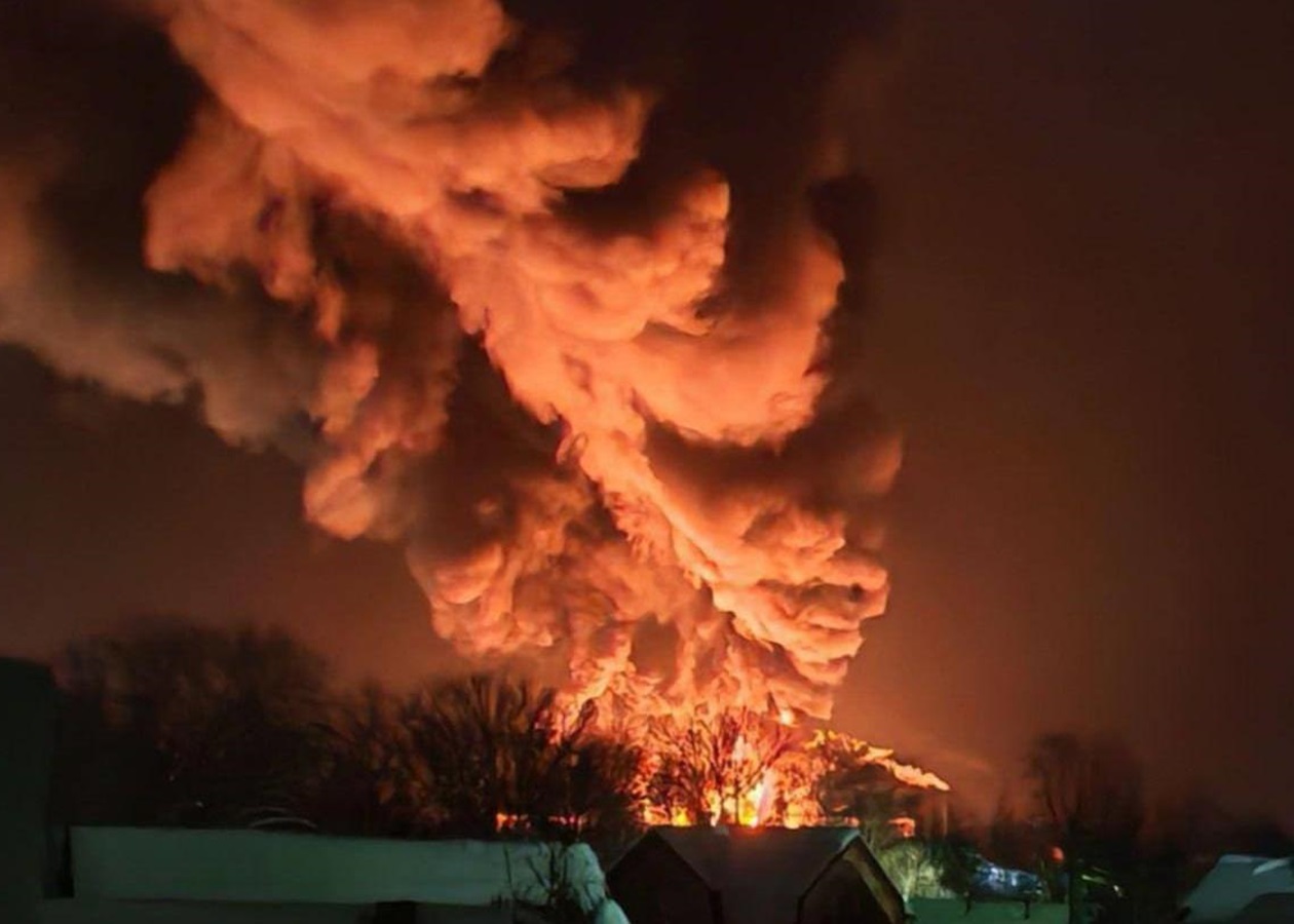 У РФ епічно палає нафтобаза