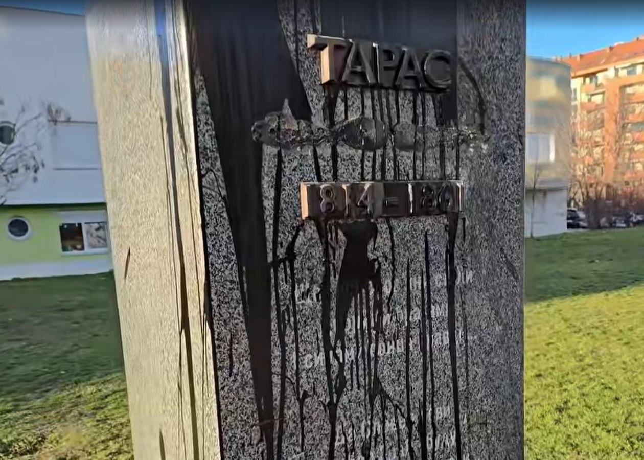 У Сербії невідомі облили фарбою пам'ятник Шевченка