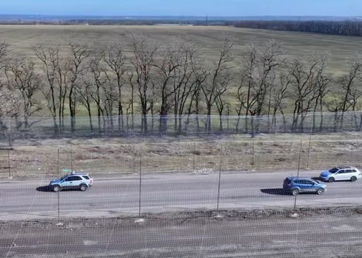 На Дніпропетровщині облаштували 42 км дороги антидроновою сіткою