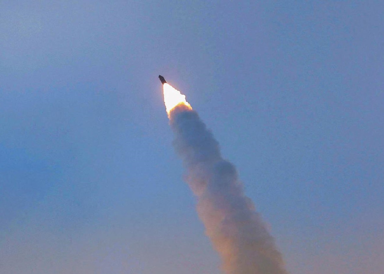 Північна Корея запустила 10 балістичних ракет