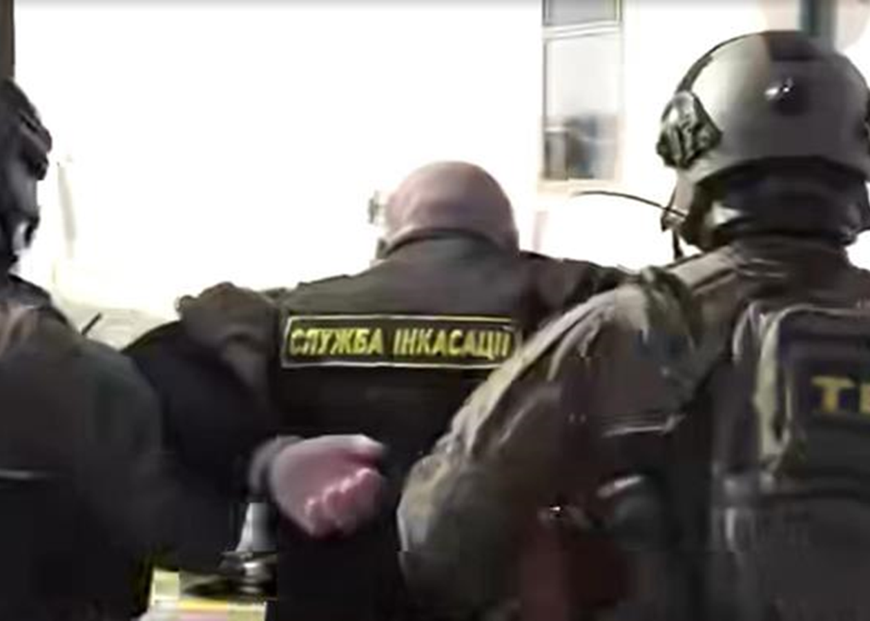 Інкасатор Ощадбанку про затримання в Угорщині: 28 годин у кайданках