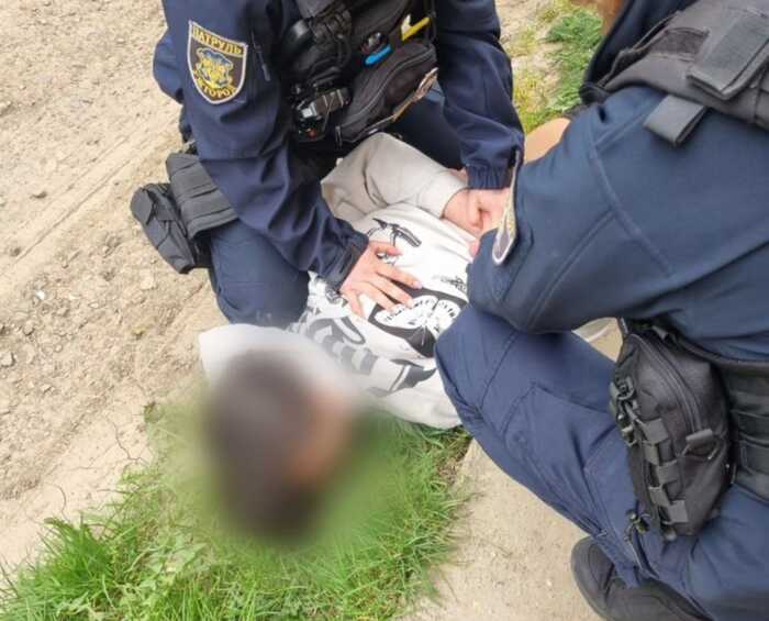 На Закарпатті школяр вистрілив у однокласника з пістолета — поліція