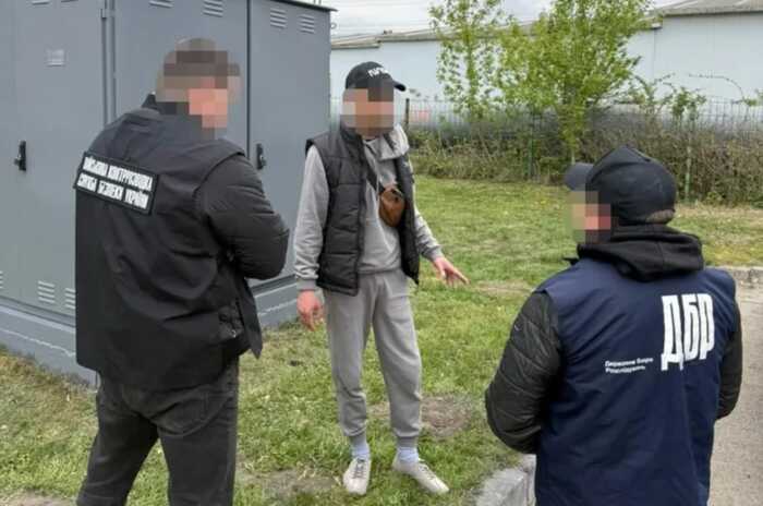 На Львівщинні ДБР та СБУ затримали штаб-сержанта, який "вирішував питання" з мобілізацією