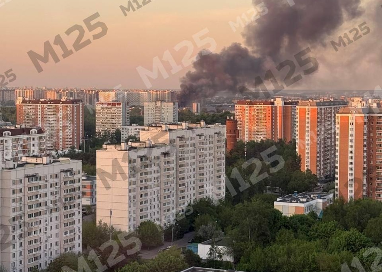 Москву атакують дрони, горять промислові об'єкти РФ