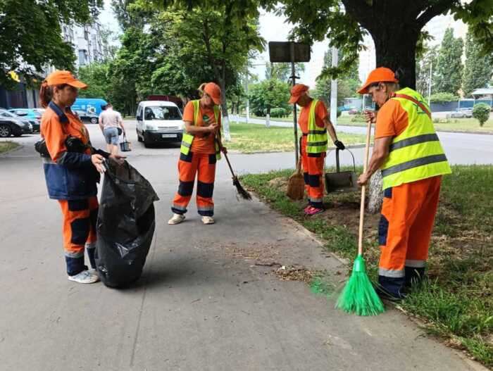 Комунальний кутюр по-одеськи: ЖКС «Чорноморський» спустить 1,5 мільйона на брендовані кепки та футболки