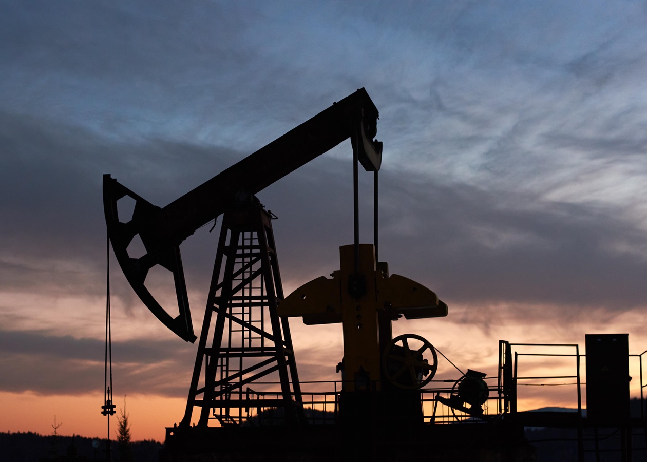 Переробка нафти в Китаї впала до мінімуму за шість років