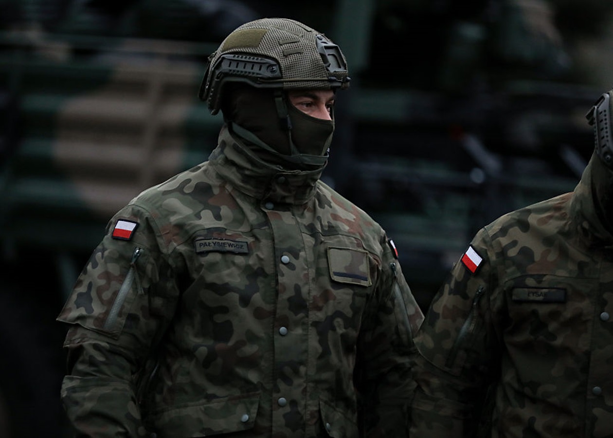 Польща готується до "передвоєнного режиму"
