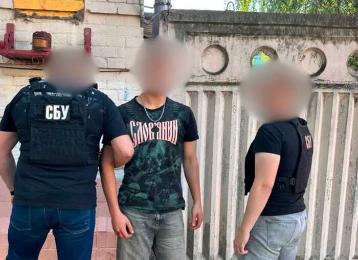 Отримав 20 доларів за фото ТЦК: у Києві затримали 18-річного підозрюваного у держзраді